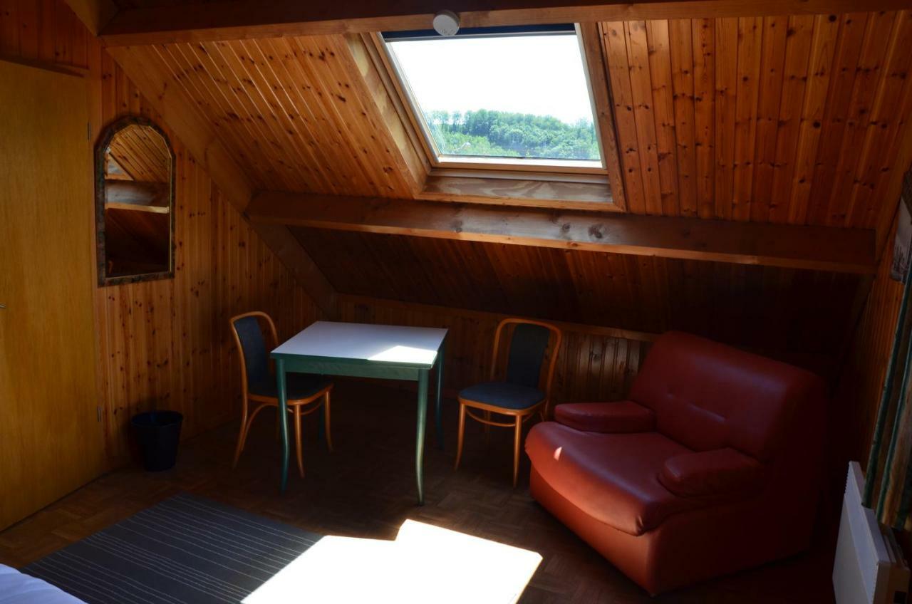 Chalet "Le Bucheron" ラ・ロシュ・アン・アルデンヌ エクステリア 写真