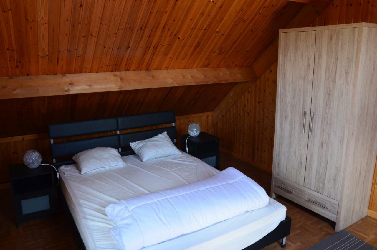 Chalet "Le Bucheron" ラ・ロシュ・アン・アルデンヌ エクステリア 写真